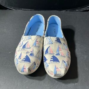 TOMS Kids' Sailboat Print Shoes - Beige and Blue